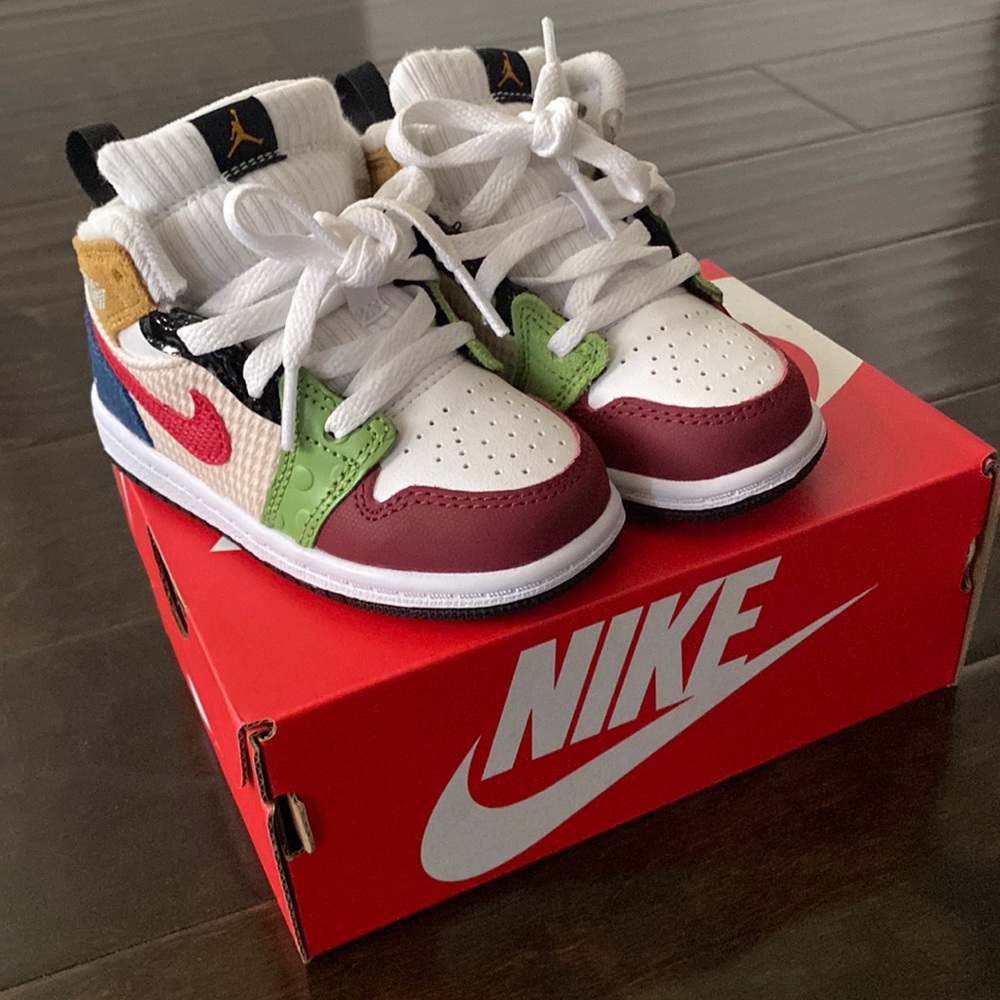 Jordan 1 Mid SE "Messy Room" Toddler Girls' Shoe